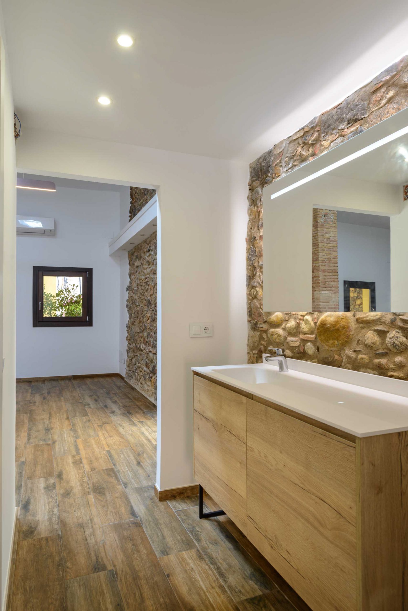 Construcciones Zafiro · Reformas integrales de viviendas, locales, baños...