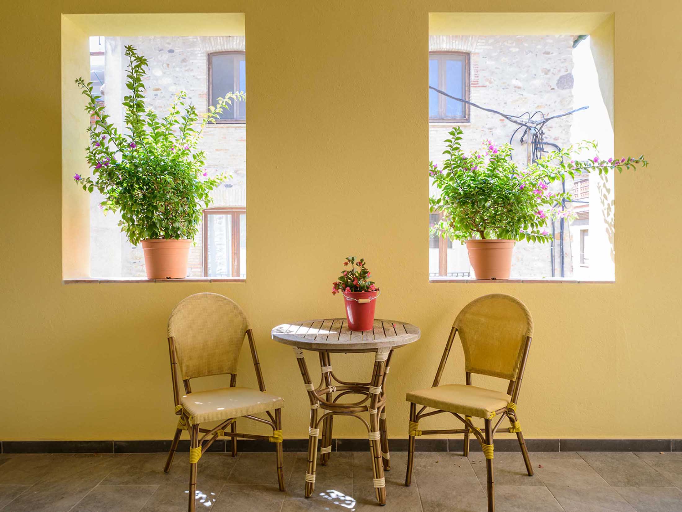 Construcciones Zafiro · Reformas integrales de viviendas, locales, baños...